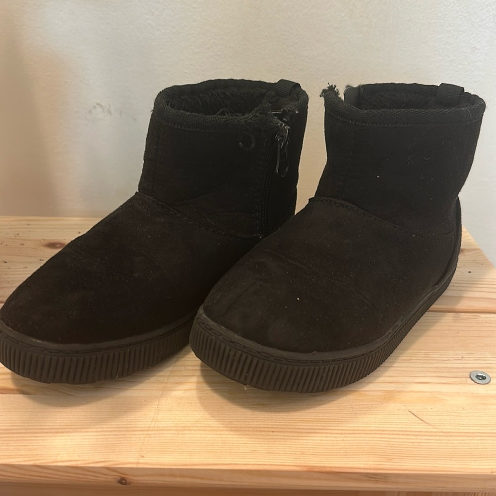 Fabkids black furry interior kid boot